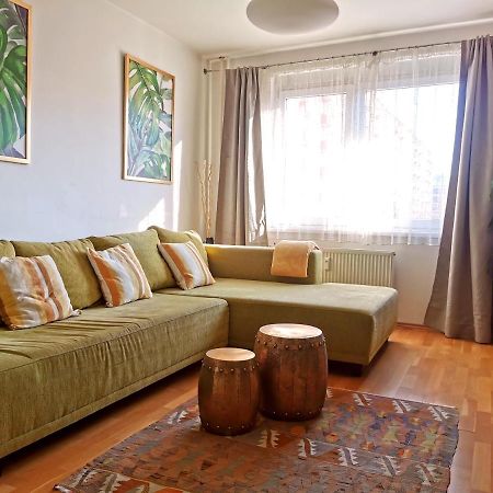 Cozyhome Retro Apartment Братислава Экстерьер фото