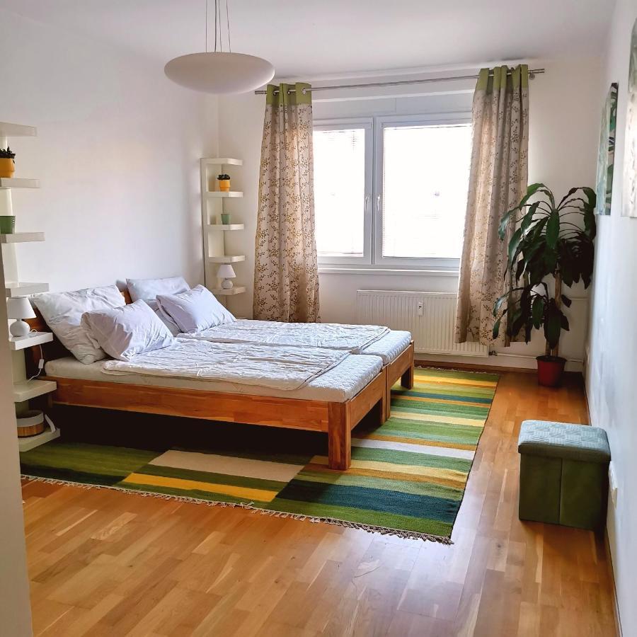 Cozyhome Retro Apartment Братислава Экстерьер фото