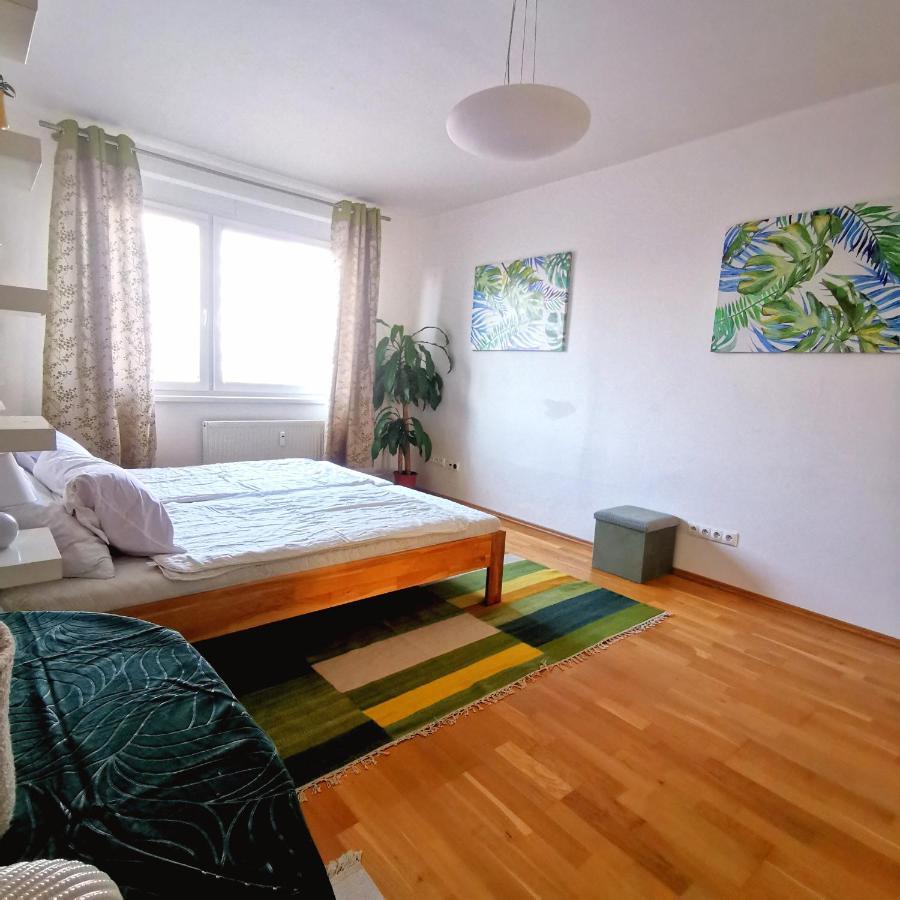 Cozyhome Retro Apartment Братислава Экстерьер фото