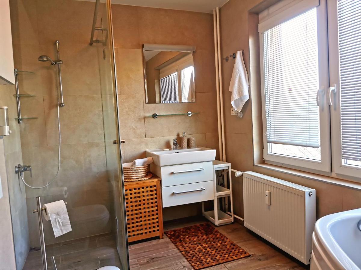 Cozyhome Retro Apartment Братислава Экстерьер фото