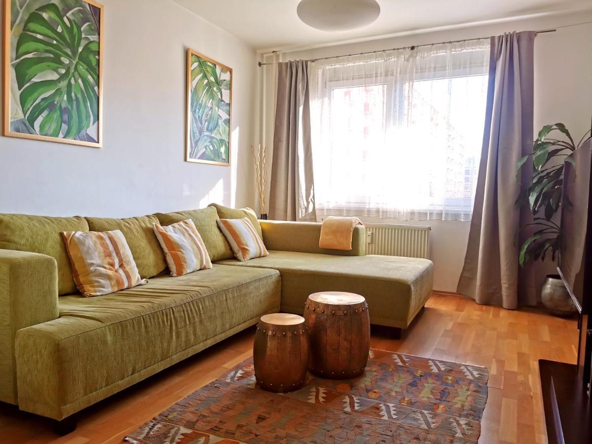 Cozyhome Retro Apartment Братислава Экстерьер фото