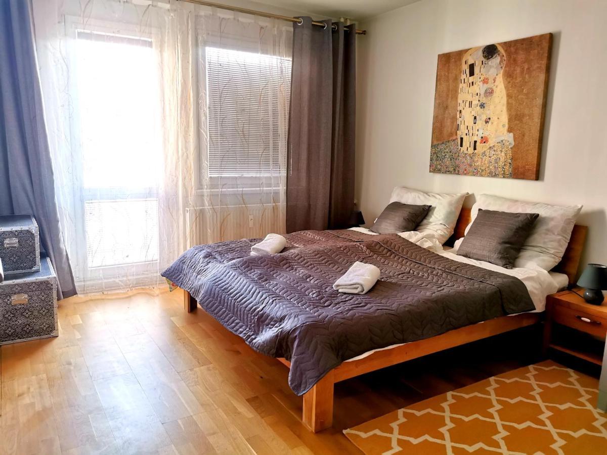 Cozyhome Retro Apartment Братислава Экстерьер фото