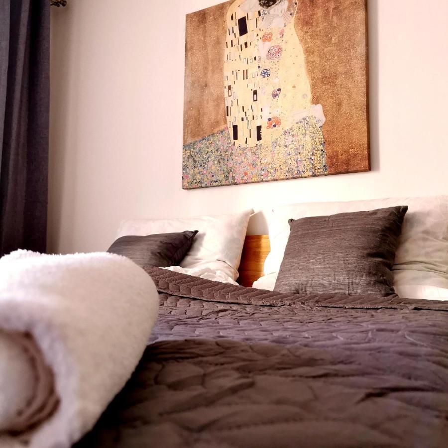 Cozyhome Retro Apartment Братислава Экстерьер фото